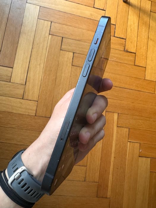 Чуден IPhone 14 Plus