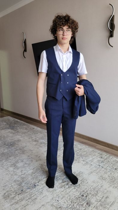 Продам мужской костюм