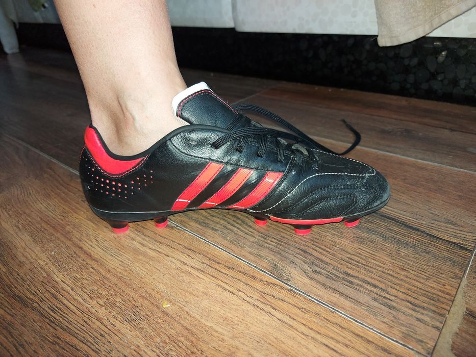 Футболни Adidas бутонки  +кори за футбол  н 39-40