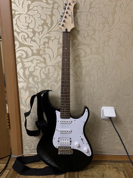 Продаю электрогитару YAMAHA