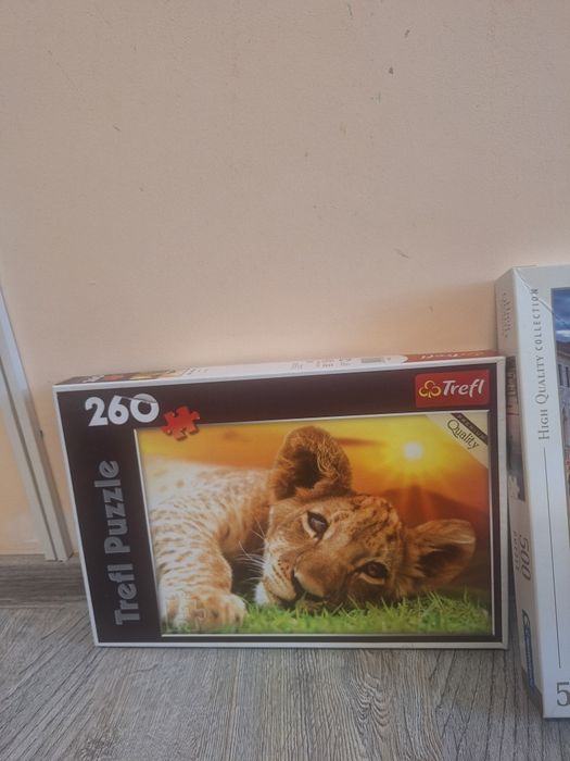 Продавам пъзели  с 500 и 260 части