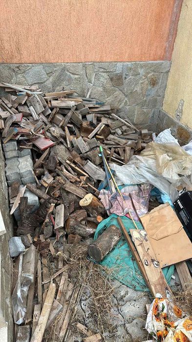 Изхвърляне на строителни и битови отпадъци