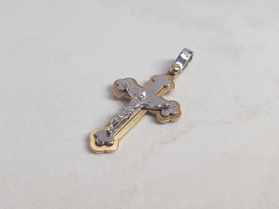Cruce din aur de 14K galben și alb – gramaj 2,85 g – stare nouă