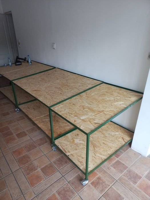 Rafturi legume fructe.