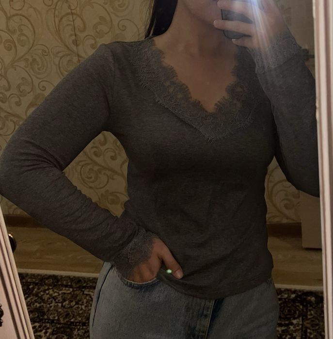 Лонгслив с кружевом
