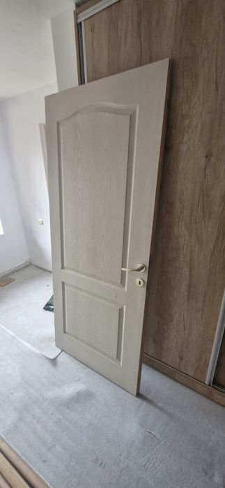 Usi interior din renovare-