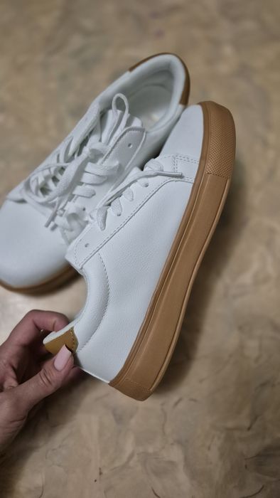 Продаю обувь, кеды