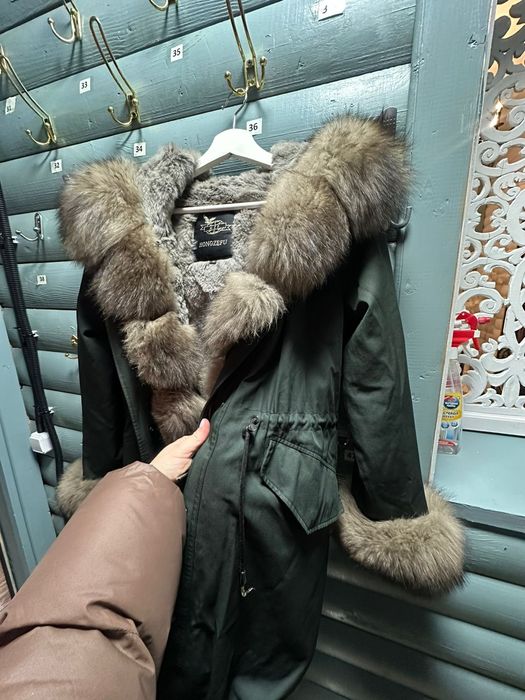 Продаю парку 45000,песец
В хорошем состоянии,редко носила. Размер м 42