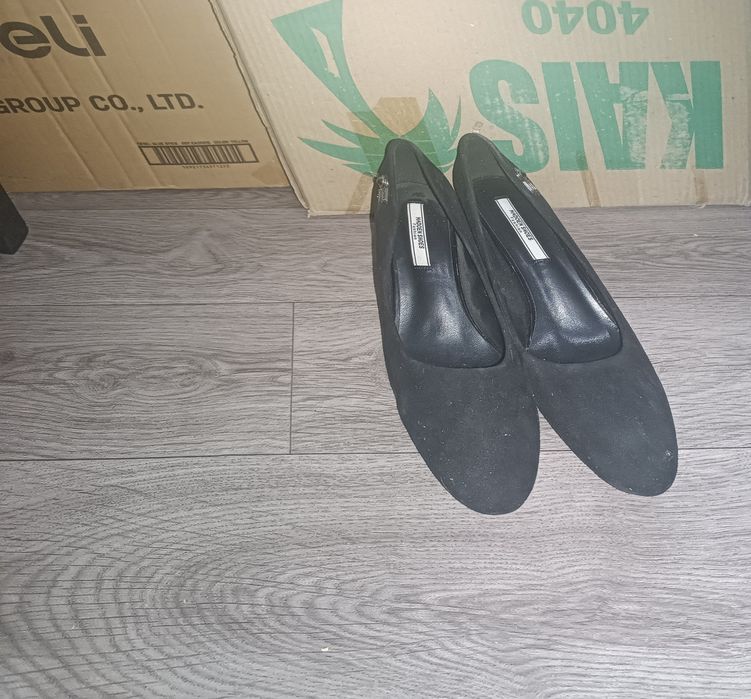 Ayollar oyoq kiyimlari