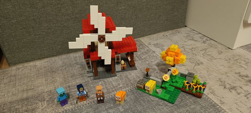 LEGO Minecraft Ferma cu moara de vant 21262