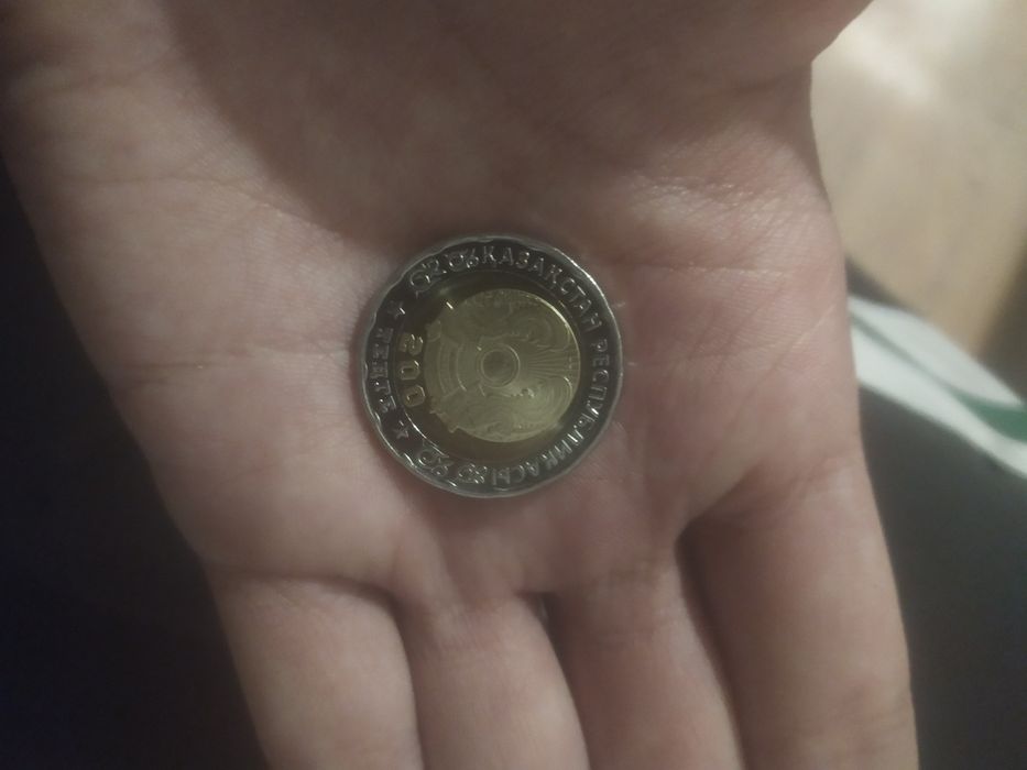 Монета 80 жыл 200 теңге
