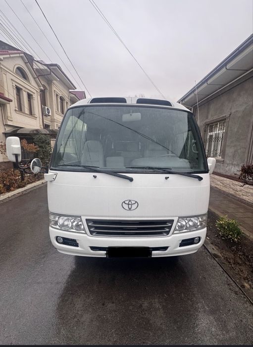 Mikroavtobus Tayota Coaster