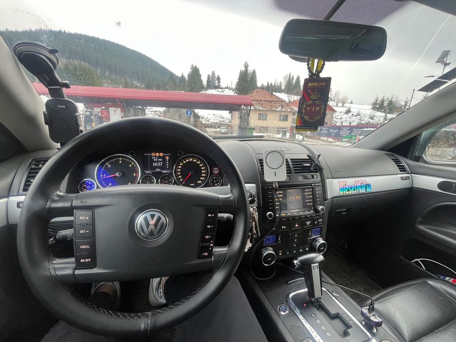 Vând  Touareg r5