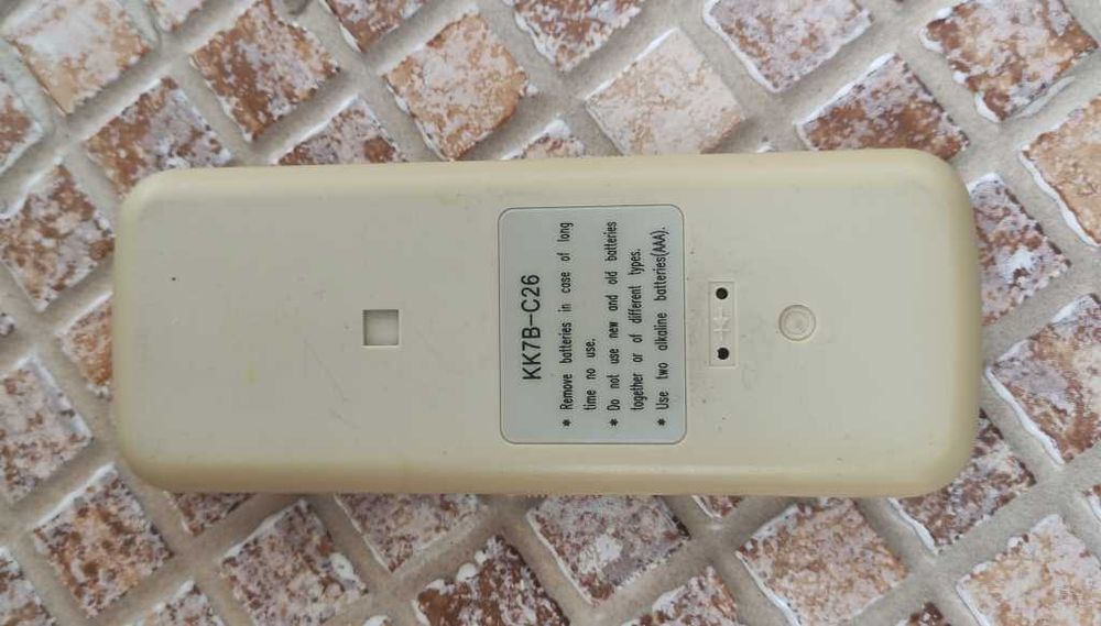 Климатик Osaka CH-12-JK работещ демонтиран фреона събран, дистанционно