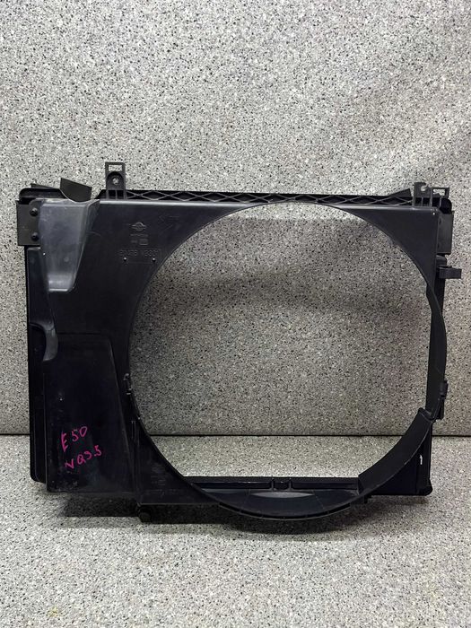 Диффузор радиатора на Ниссан Эльгранд Е50 Е51 из Японии.