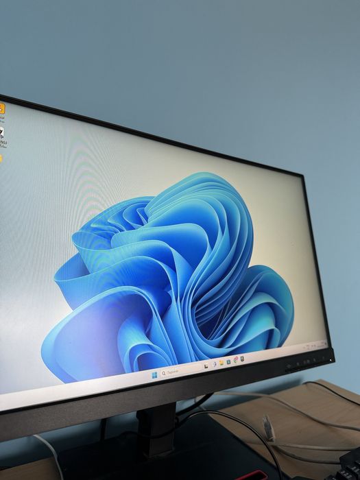 Компютър и монитор