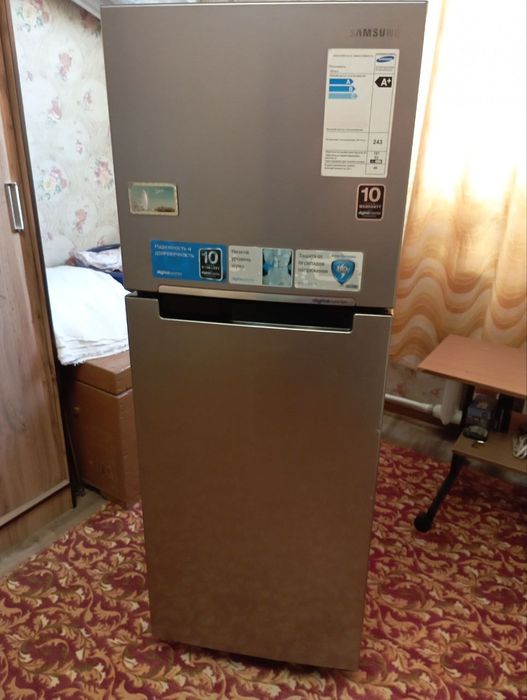 Холодильник Samsung