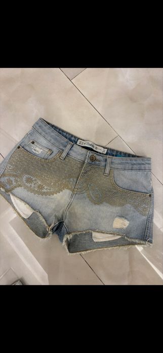 Дрехи по 5 евро основно ZARA