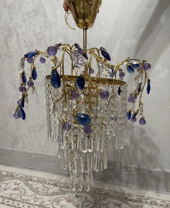 Продам люстру 3000тг