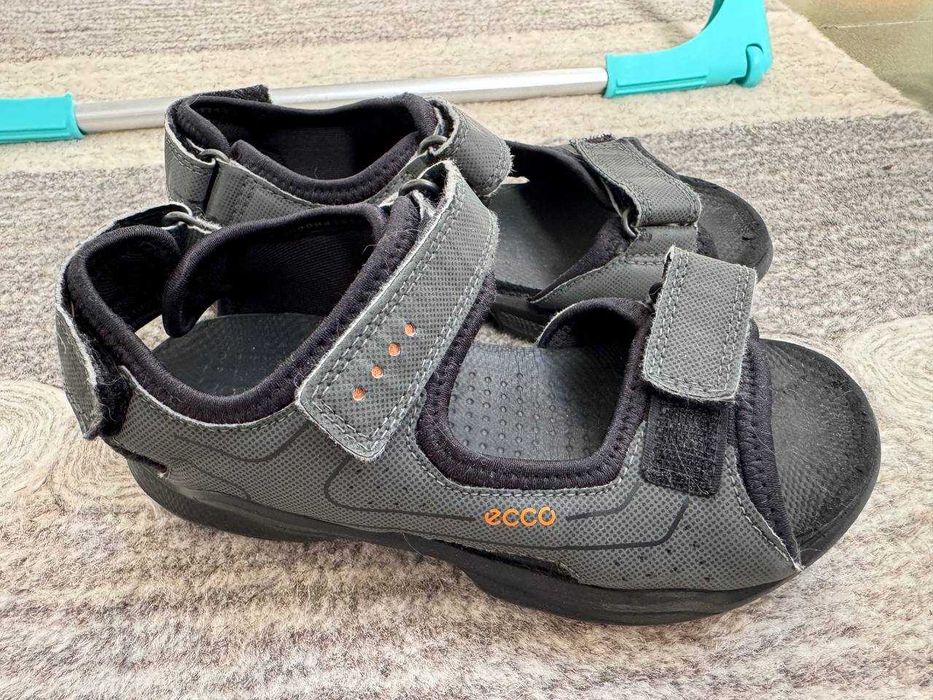 Crocs за момче размер C12 и сандалки Ecco 31 размер