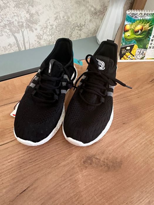 Продам кроссовки