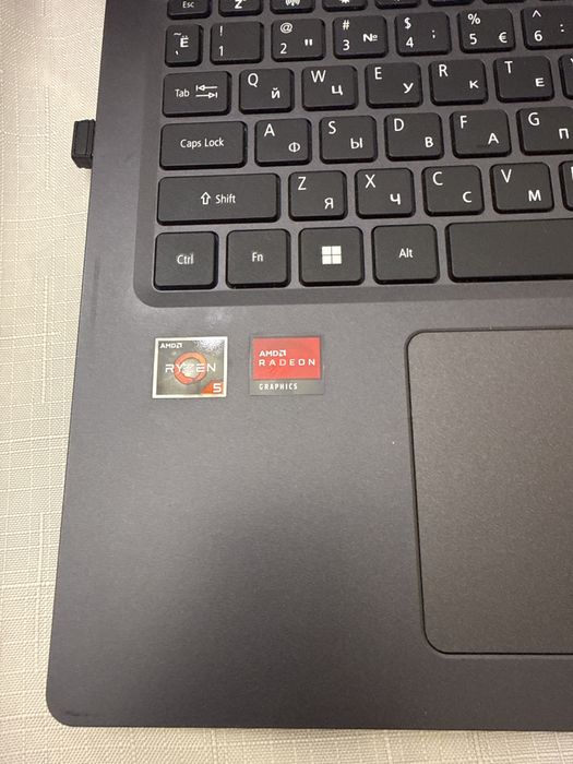 Srochna noutbook sotiladi