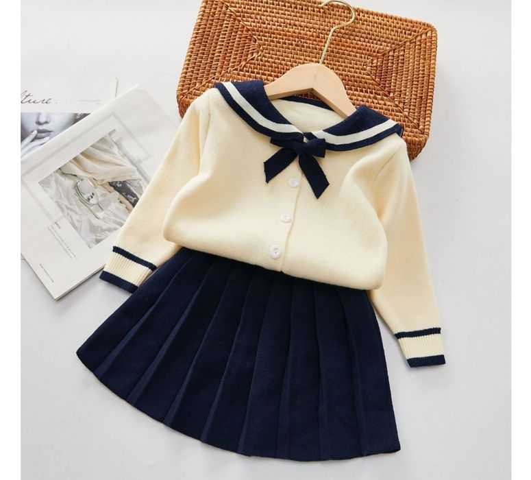 Продам новый костюм для школы.