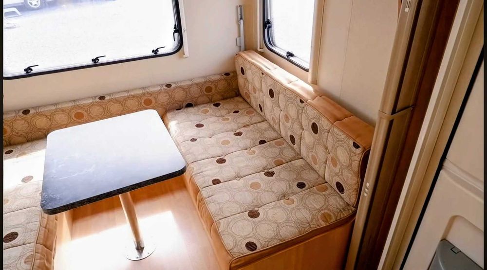 Продавам пет местна каравана „Sterling Eccles Sapphire“ 2010г. с МОТОРМУВЪР И ФОРСЕЛТ!