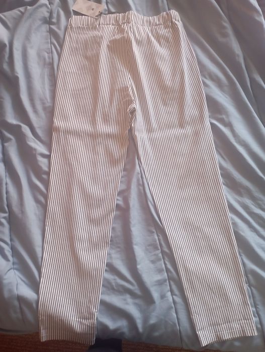 Бял панталон на сини черти