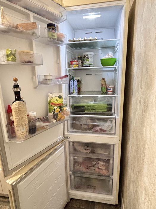 Холодилник Samsung (модель rb37a5200el)