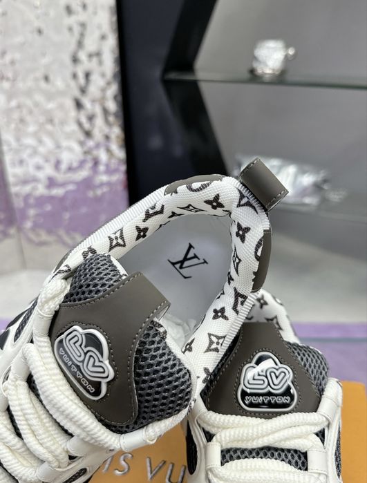 Louis Vuitton marime 41
