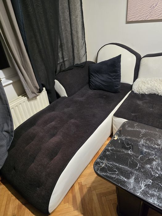 Лукс диван плус функция сън плус маса и кожени таборетки . Топ оферта