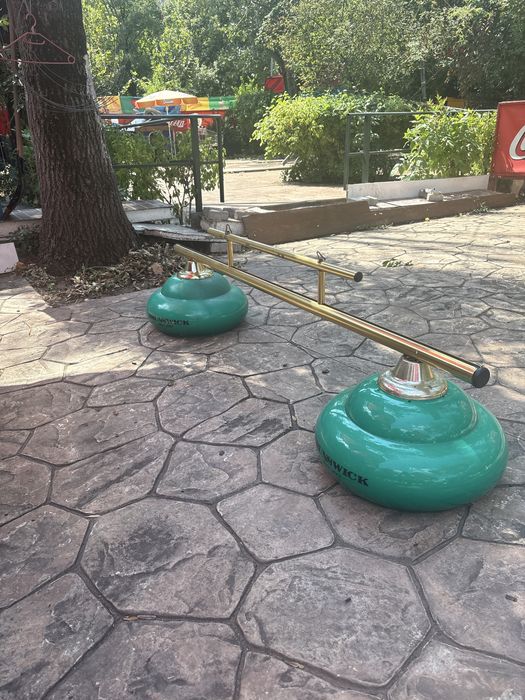 Biliard   karabol in st are foarte  bună am si lampi              de biliard.       Bile  Tacuri