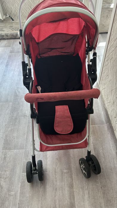 Продам коляску розовую