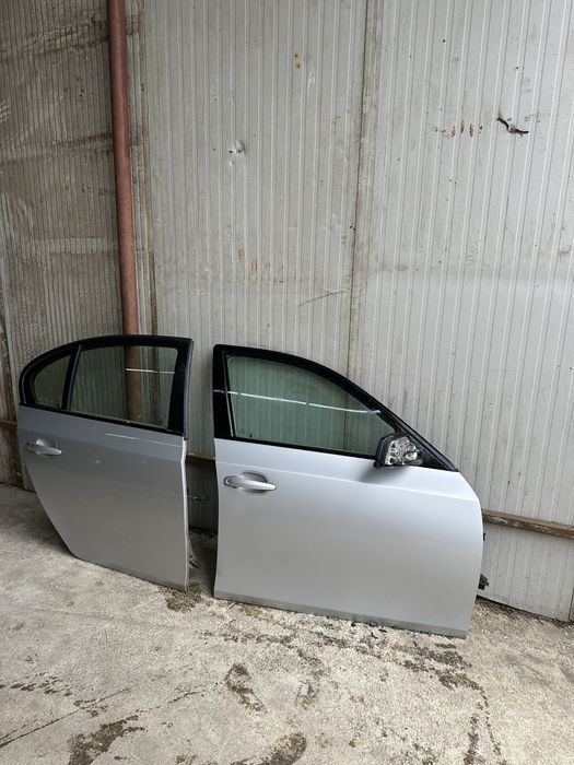 Portiera usa dreapta fata BMW Seria 5 E60 Portiera dreapta spate BMW seria 5 E60 gri metalizat
