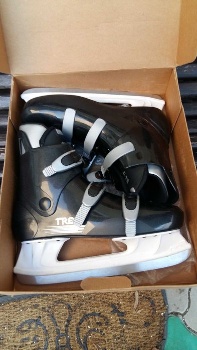 Vand patine nr 47 noi cutie
 hochei. ascutite