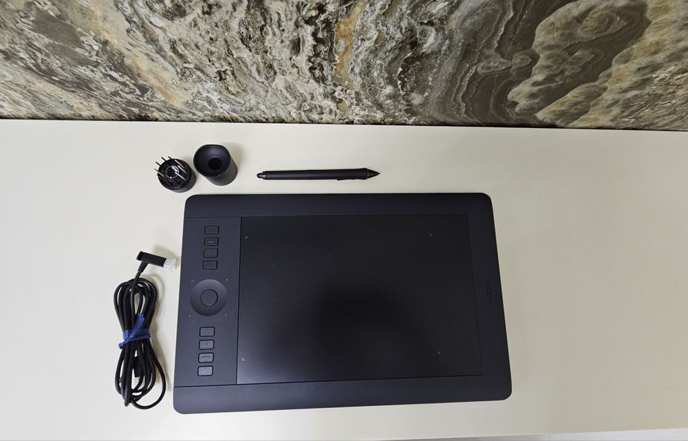 Tableta grafica Wacom Intuos Pro marimea M