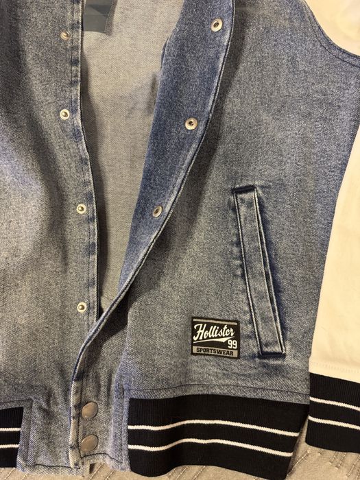 Vand geaca Hollister marimea L . Originala!