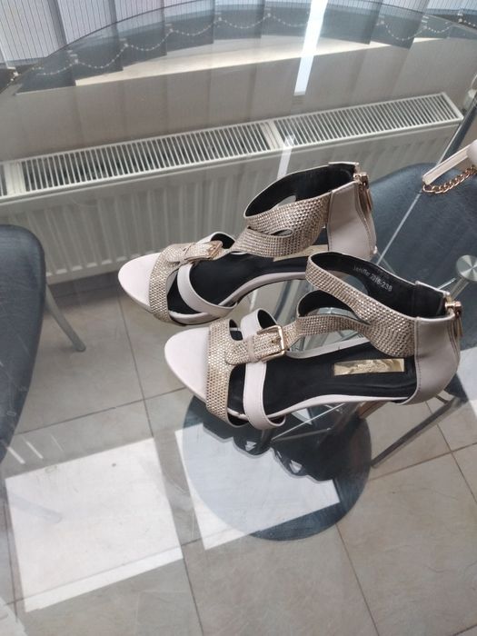 Официална рокля с комплект обувки и чантичка