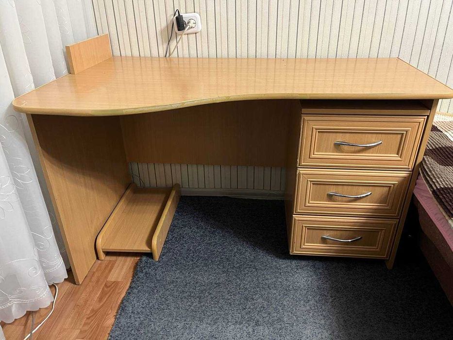 Стол компьютерный