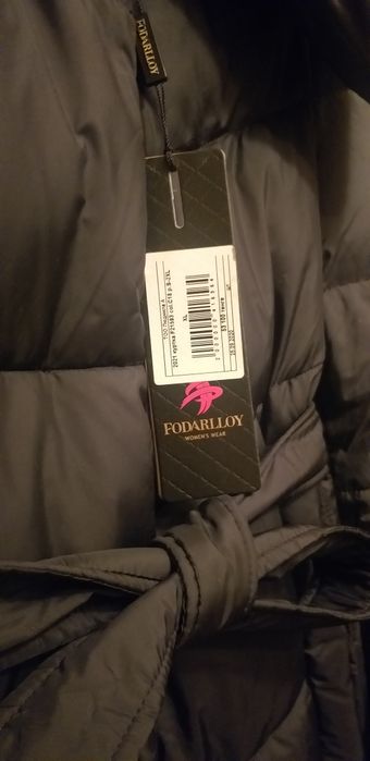 Зимний черный пуховик.