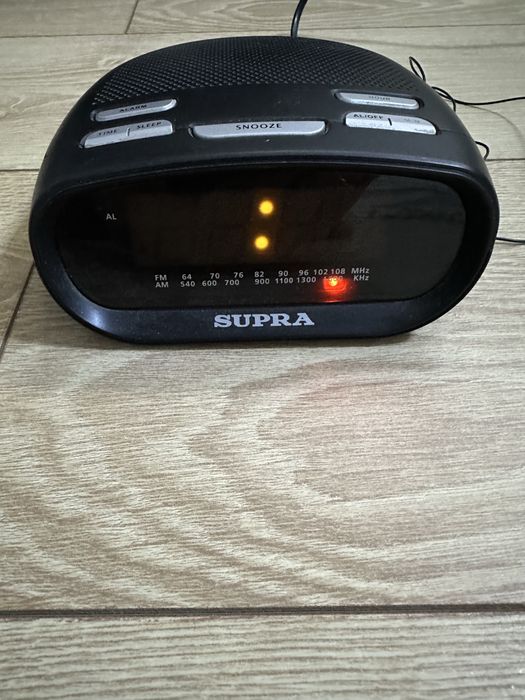 Часы- радиоприемник Supra