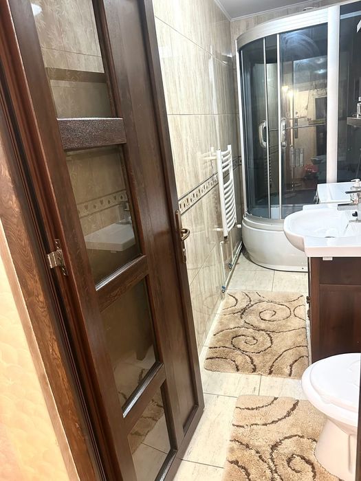 Inchiriez apartament 2 camere, Zona 8 Mai