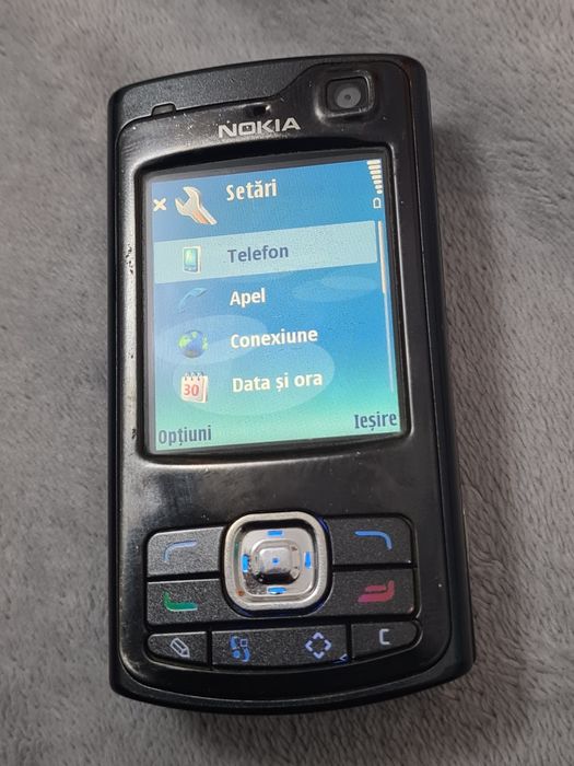 Vînd telefoane cu butoane, Nokia.