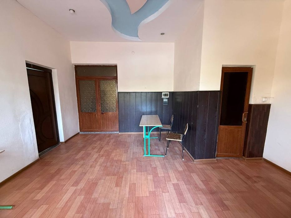 2 qavatli noturar joy sotiladi