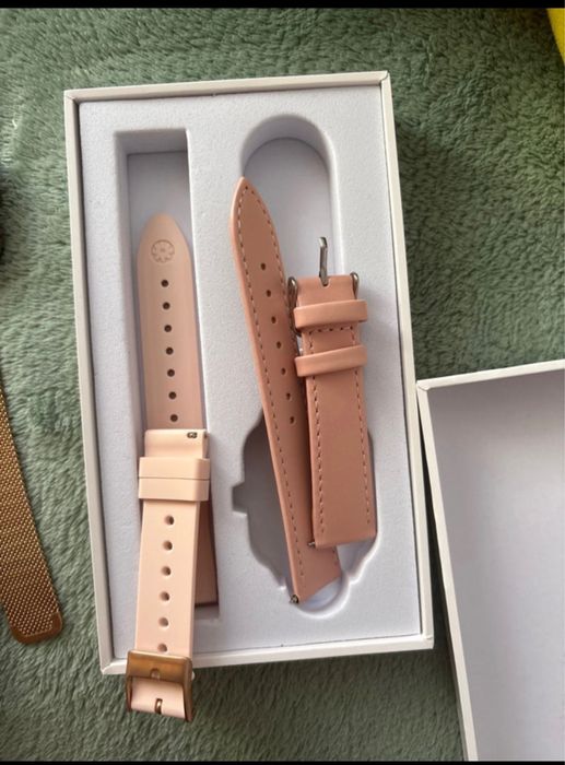 Vand smartwatch si perie de indreptat parul