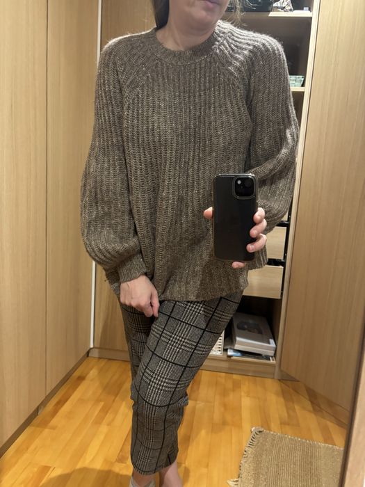 Pulover cu lana si fir metalic auriu