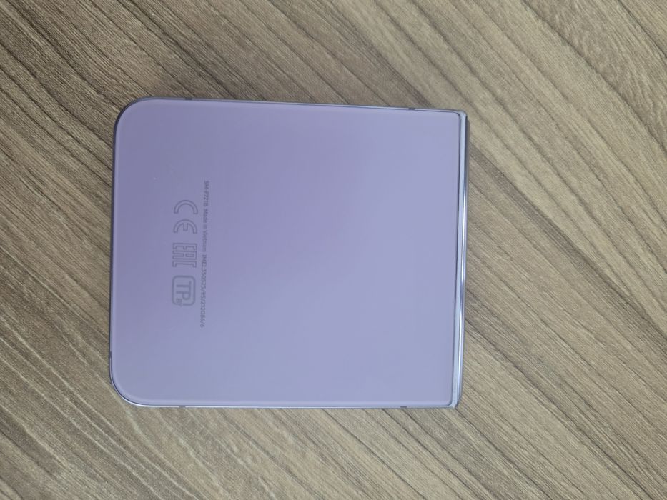 Продаю Samsung Galaxy Z Flip 4