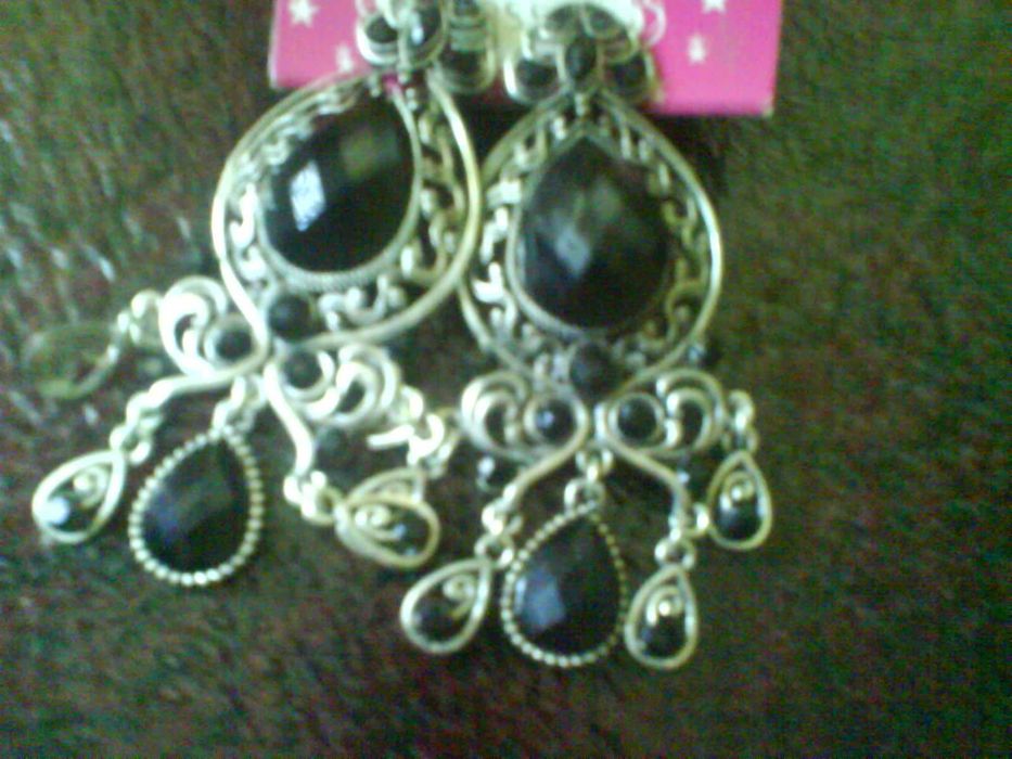 обеци с черни камъни