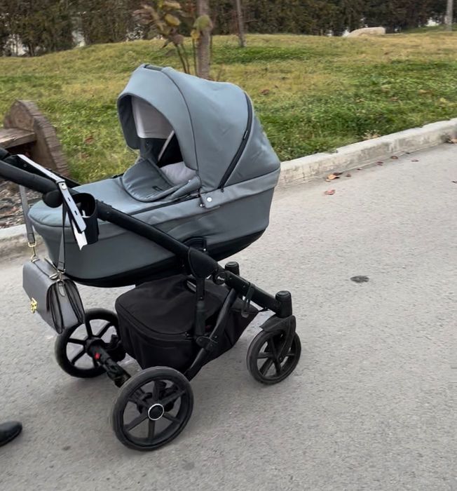 Продам коляску 2в1 Pituso Moon